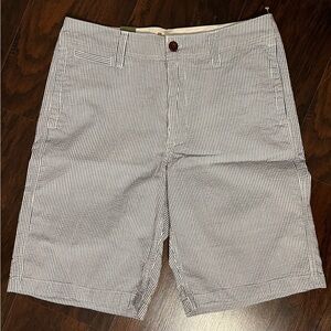 Gap Favorite Khaki Flat Front Navy White Pin Striped Preppy Shorts Men’s 32 NWT